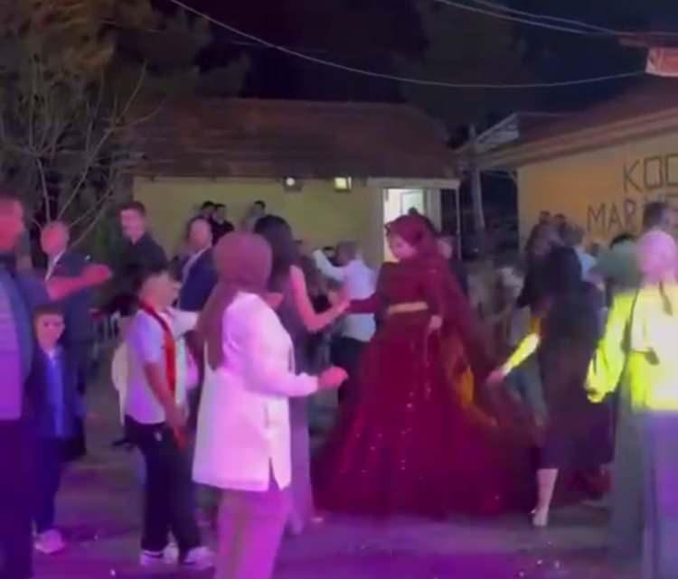 <p><strong>KINA GECESİ G&Ouml;R&Uuml;NT&Uuml;LERİ ORTAYA &Ccedil;IKTI</strong><br />
&nbsp;</p>

<p>Burdur&rsquo;un &Ccedil;avdır il&ccedil;esinde d&uuml;ğ&uuml;n g&uuml;n&uuml;nde hayatını kaybeden &ccedil;iftin d&uuml;n yapılan kına gecesinde oynadıkları g&ouml;r&uuml;nt&uuml;ler ortaya &ccedil;ıktı.</p>
