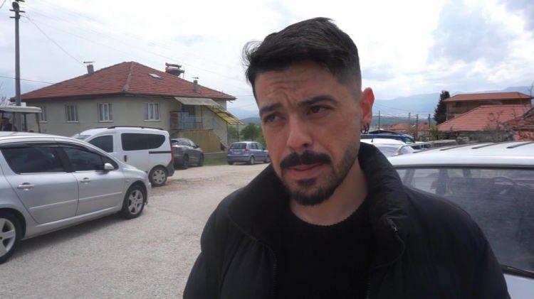 <p><strong>D&Uuml;Ğ&Uuml;N EVİNE TAZİYEYE GELDİLER</strong><br />
<br />
<br />
&Ouml;te yandan, &ccedil;iftin d&uuml;ğ&uuml;n&uuml;n yapılacağı evde d&uuml;ğ&uuml;n i&ccedil;in yapılan hazırlıklar g&ouml;r&uuml;nt&uuml;lenirken d&uuml;ğ&uuml;n evi, taziye evine d&ouml;nd&uuml;.&nbsp;<br />
&nbsp;</p>

<p>&Ccedil;iftin d&uuml;ğ&uuml;n&uuml; i&ccedil;in gelen vatandaşlar, hayatını kaybeden &ccedil;iftin ailelerine taziyede bulundu.&nbsp;<br />
&nbsp;</p>

<p>D&uuml;ğ&uuml;n i&ccedil;in hazırlanan ve &uuml;z&uuml;c&uuml; olay ile taziyeye gelen Oğuz &Ccedil;elik, <strong>"D&uuml;n burada kına merasimi başladı. Bug&uuml;n d&uuml;ğ&uuml;ne gelecektik ama maalesef gen&ccedil; &ccedil;iftin cenazesine geldik. &Ccedil;ok acı bir olay. Severek evlendiler ve severek de toprağa vereceğiz"</strong> dedi.</p>
