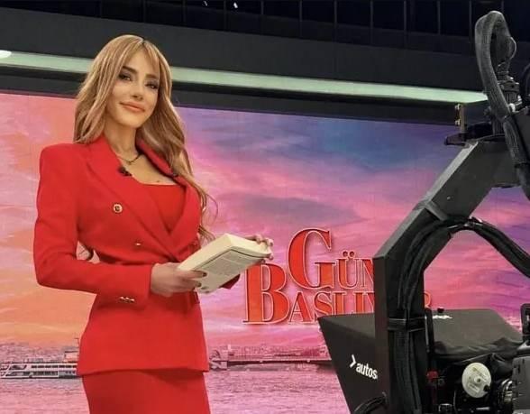 <p><strong><span style="color:#4B0082">TUTUKLULUĞU SONA ERD</span>İ</strong></p>

<p><strong>19 Aralık 2025'te &ccedil;ıkarıldığı mahkemece, hakkındaki ek deliller ve su&ccedil;lamalar doğrultusunda tutuklanarak cezaevine g&ouml;nderilen spiker Cebeci, tam 4 ay sonra tahliye edildi.</strong></p>
