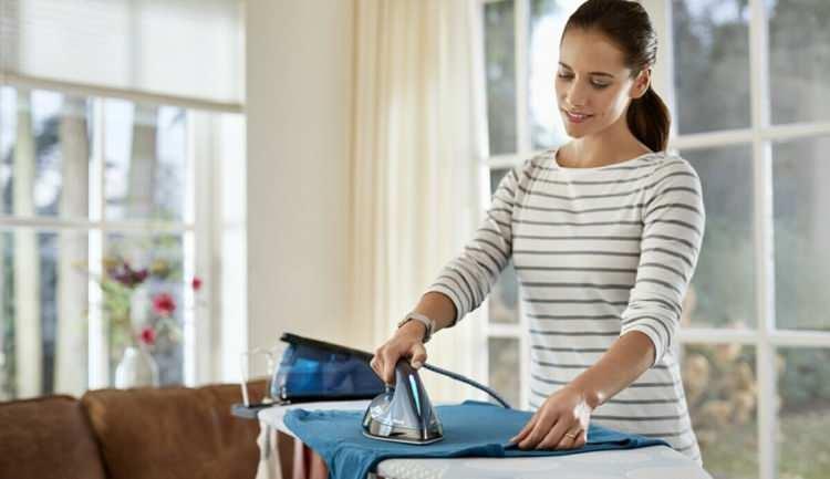 <p><span style="color:#B22222"><strong>EV KADINLARI NASIL EMEKLİ OLABİLİR?</strong></span></p>

<p><strong>Hi&ccedil; sigortası olmayan ya da daha &ouml;nce &ccedil;alışıp bırakmış ev kadınları i&ccedil;in İsteğe Bağlı Sigorta imkanı bulunuyor. Başvuruları E- devlet &uuml;zerinden veya ikematgahınızdaki Sosyal G&uuml;venlik Merkezi'ne giderek yapabilirler.</strong></p>
