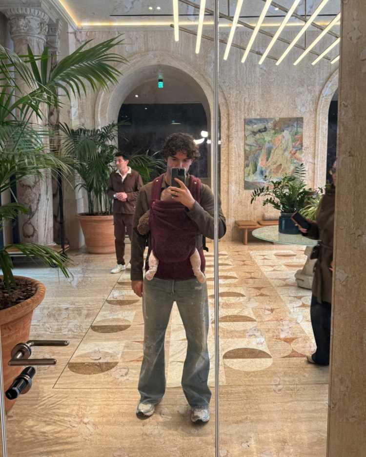 <p><strong>Kısa s&uuml;rede yoğun ilgi g&ouml;ren bu kareler Ferdi Kadıoğlu'nun futbolcu arkadaşlarından da yorum gecikmedi.</strong></p>
