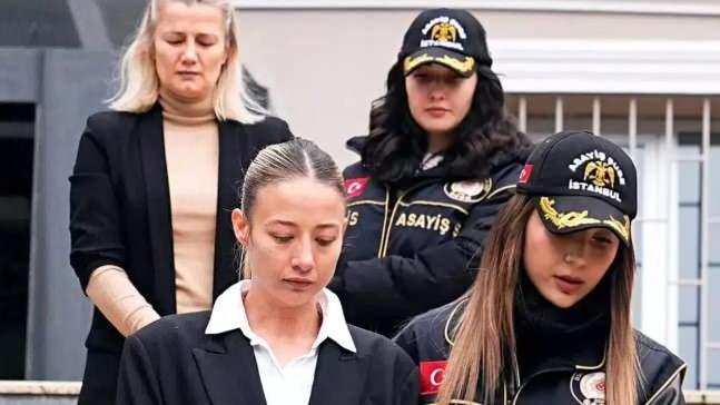 <p><span style="color:#B22222"><strong>ANNE- KIZ HAKKINDA AZMETTİRME SU&Ccedil;UNDAN HAPİS TALEBİ</strong></span></p>

<p><strong>İddianamenin en dikkat &ccedil;ekici noktalarından biri şarkıcı Aleyna Kalaycıoğlu'na Savcılık, <span style="color:#4B0082"><em>"Kasten adam &ouml;ld&uuml;rmeye azmettirme"</em></span> su&ccedil;undan m&uuml;ebbet hapis cezası talep etti.</strong></p>
