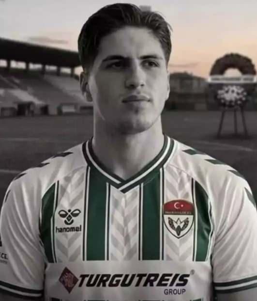 <p><strong>Olaya ilişkin y&uuml;r&uuml;t&uuml;len soruşturmada savcılık iddianameyi tamamladı. Aralarında saldırıyı ger&ccedil;ekleştiren <span style="color:#B22222">Alaattin Kadayıf&ccedil;ıoğlu</span> ile şarkıcı <span style="color:#B22222">Aleyna Kalaycıoğlu </span>ve <span style="color:#B22222">İzzet Yıldızhan'ın</span> da bulunduğu 10 ş&uuml;pheli hakkında hapis cezası istendi.</strong></p>
