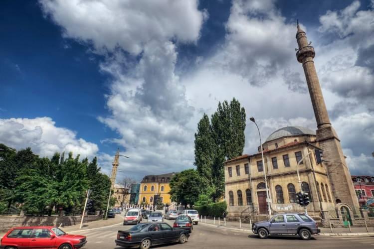 <p><strong>2024 yılında Lipyan Belediye Meclisinde yapılan oturumda T&uuml;rk&ccedil;e, Kosova Demokratik T&uuml;rk Partisi (KDTP) Milletvekili Enis Kervan'ın girişimiyle "resmi kullanımda dil" stat&uuml;s&uuml; kazanmıştı.</strong></p>
