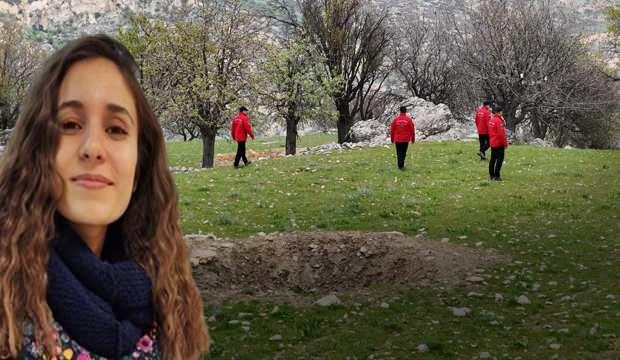 <p>Hakimler ve Savcılar Kurulu (HSK), 2024 Haziran kararnamesiyle Tunceli&rsquo;ye atanan T&uuml;rkiye&rsquo;nin 3 kadın başsavcısından biri olan Ebru Cansu, g&ouml;reve başlar başlamaz G&uuml;listan Doku dosyasını raftan indirip incelemeye başladı. Soruşturmayı baştan ele alan Başsavcı Ebru Cansu&rsquo;nun talimatıyla, &lsquo;Jandarma Dedektifleri&rsquo; olarak bilinen Jandarma Su&ccedil; Araştırma Timleri (JASAT) personelinden oluşan &ouml;zel ekip kuruldu.</p>

<p>&nbsp;</p>
