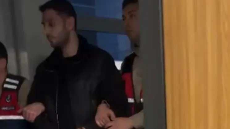 <p>Ş&uuml;phelilerden Tuncay Sonel'in oğlu Mustafa T&uuml;rkay Sonel, Doku'nun SIM kartındaki verileri sildiği iddia edilen eski polis G&ouml;khan Ertok, hastane kayıtlarını sildiği iddia edilen d&ouml;nemin Tunceli Devlet Hastanesi Başhekimi &Ccedil;ağdaş &Ouml;zdemir, eski Tunceli İl &Ouml;zel İdaresi &ccedil;alışanı Erdoğan Elaldı, Celal Altaş, Nurşen Arıkan, Ferhat Hanedan G&uuml;ven, Doku'nun erkek arkadaşı Zeinal Abakarov, annesi Cemile Y&uuml;cer ve eski polis olan &uuml;vey babası Engin Y&uuml;cer ile Tuncay Sonel'in o d&ouml;nem koruma polisliğini yapan Ş&uuml;kr&uuml; Eroğlu tutuklanmış, Uğurcan A. ile Munzur &Uuml;niversitesinin g&uuml;venlik kameralarından sorumlu Savaş G. ve S&uuml;leyman &Ouml;. haklarında yurt dışına &ccedil;ıkış yasağı kararı verilerek adli kontrol şartıyla serbest bırakılmıştı.</p>

<p>&nbsp;</p>
