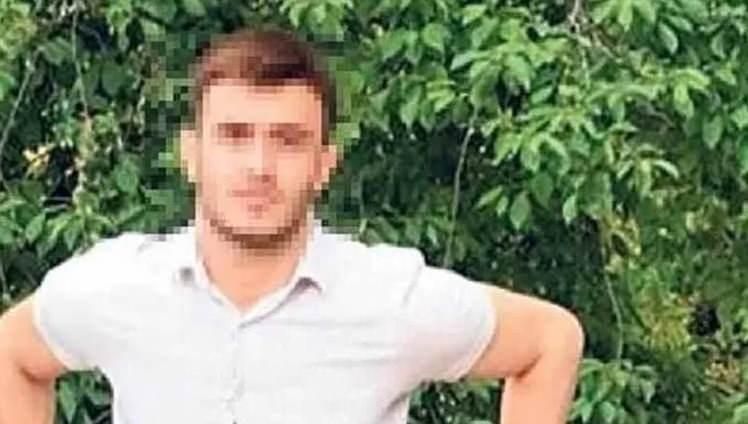 <p>Baba Y&uuml;cer, Doku'yu oğlunun kız arkadaşı olarak tanıdığını, en son 4 Ocak 2020'de evlerinde g&ouml;rd&uuml;ğ&uuml;n&uuml; ve ardından Zeinal'a ara&ccedil; anahtarını verdiğini s&ouml;yledi. Kısa s&uuml;re sonra Zeinal'ın aracı &ccedil;amura saplandı, kimlik meselesi nedeniyle olay yerine gidildi ve burada Doku'nun g&ouml;r&uuml;ld&uuml;ğ&uuml; belirtildi.</p>
