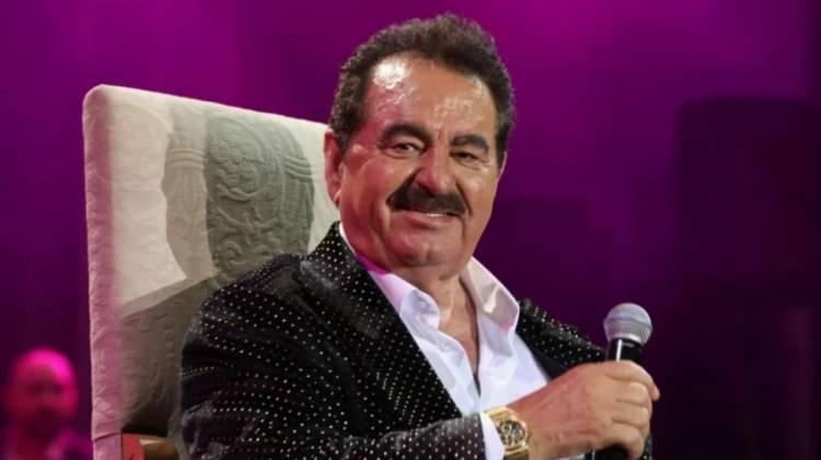 <p><strong>Tarafını net bir şekilde belli eden Tatlıses, sarı-lacivertli ekibin galip geleceğini d&uuml;ş&uuml;nd&uuml;ğ&uuml;n&uuml; s&ouml;yleyerek hi&ccedil; teredd&uuml;ts&uuml;z "Fenerbah&ccedil;e alır" şeklinde yanıt verdi.</strong></p>
