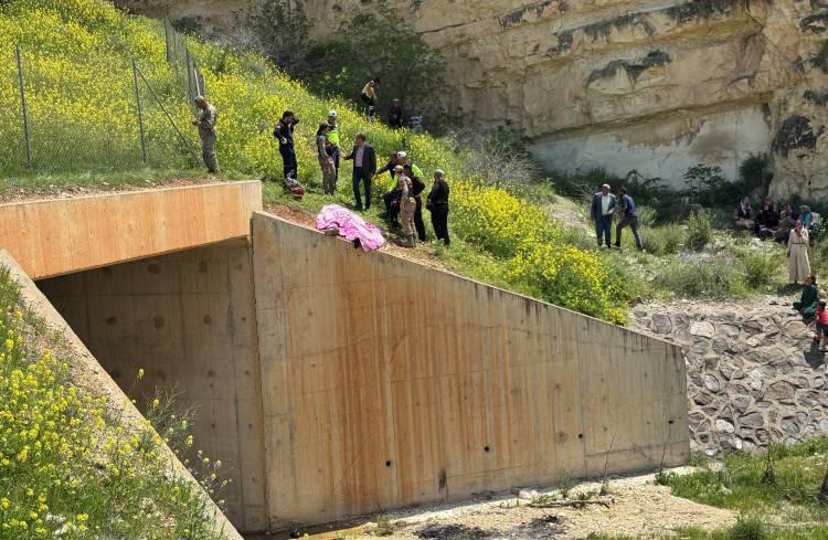 <p><span style="color:rgb(51, 51, 51)">Birecik il&ccedil;esine bağlı kırsal Yılmaz Mahalle Muhtarı Osman Kabakulak'ın 15 yaşındaki oğlu Muzaffer Kabakulak, 2 g&uuml;n &ouml;nce ortadan kayboldu.</span></p>
