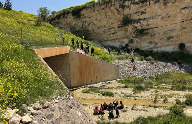 <p><span style="color:rgb(51, 51, 51)">&Ccedil;ocuğun eve d&ouml;nmemesi &uuml;zerine yakınları her yerde onu aramaya başladı.</span></p>
