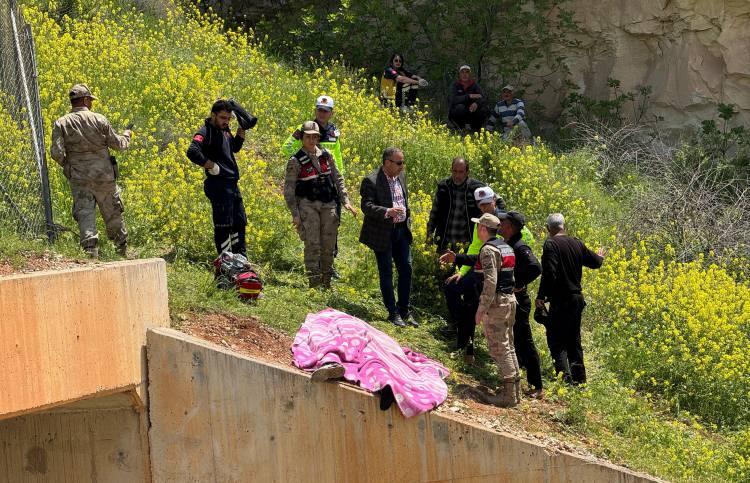 <p><span style="color:rgb(51, 51, 51)">Yapılan araştırmada cesedi, 2 g&uuml;n &ouml;nce ortadan kaybolan 15 yaşındaki Muzaffer Kabakulak'a ait olduğu belirlendi</span></p>
