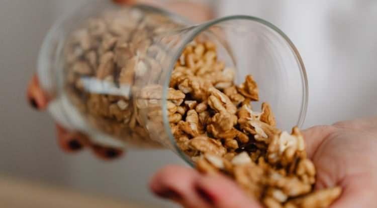 <p><span style="color:#FF0000"><strong>İşte, cevizin inanılmaz faydaları...</strong></span></p>
