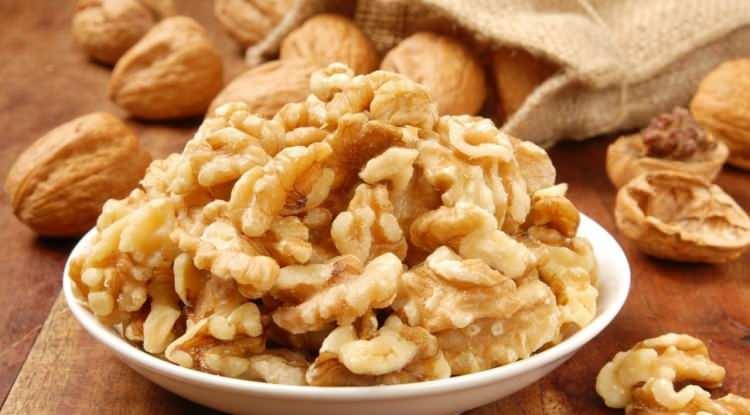 <p><strong>Sindirim sisteminden bağırsak sağlığına kadar sayısız fayda sağlayan ceviz, aynı zamanda kilo kontrol&uuml; i&ccedil;in de eşsiz bir tercih.</strong></p>
