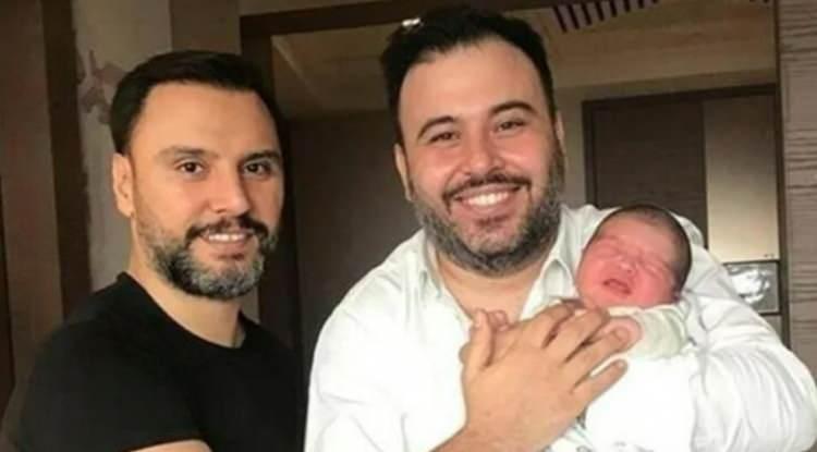 <p>Kardeşini kaybederek derin bir &uuml;z&uuml;nt&uuml; yaşayan &uuml;nl&uuml; t&uuml;rk&uuml;c&uuml; kardeşine duyduğu &ouml;zlemi her fırsatta dile getiryor.</p>
