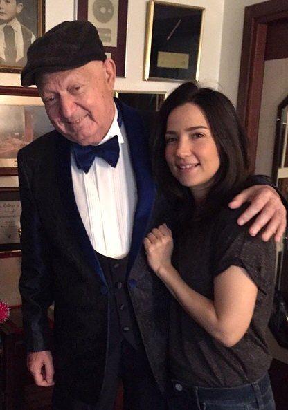 <p><span style="color:#FF0000"><strong>"İMZALARIN KAYAHAN A&Ccedil;AR EL &Uuml;R&Uuml;N&Uuml; OLMADIĞI BELİRLENDİ"</strong></span></p>

<p><strong>İddiaların ardından &ouml;zel bir kriminal tetkikat b&uuml;rosunda belge inceleme uzmanı tarafından yapılan m&uuml;h&uuml;r ve imza incelemesinde ise "İpek A&ccedil;ar ve Kayahan A&ccedil;ar adlarına atılı birer adet imzaları taşıyan "FESEK Devir S&ouml;zleşmesi" başlıklı belge fotokopisi &uuml;zerinde yer alan Kayahan A&ccedil;ar adına atılı imzanın, mukayese esas olarak tarafıma verilen belgelerdeki &ouml;rnek imzalara kıyasen, imzaların Kayahan A&ccedil;ar el &uuml;r&uuml;n&uuml; olmayıp, şahsın ger&ccedil;ek imzasına benzetilme gayretiyle takliden husul haline getirilen bir imza olduğu kanaatine varılmış bulunmaktadır" ifadeleri yer aldı.</strong></p>
