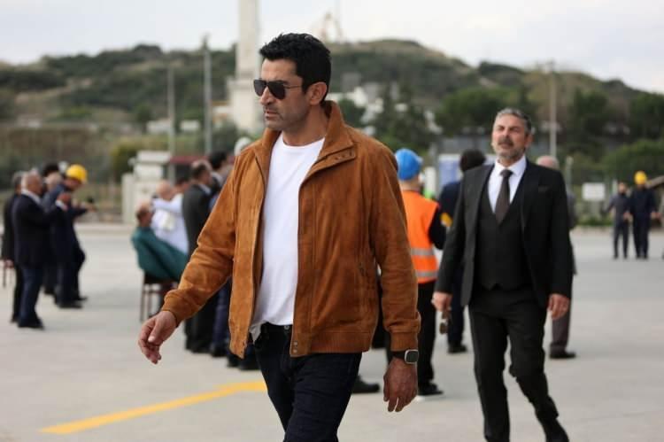 <p><strong>İmirzalıoğlu'ndan "Kenan abi" şeklinde bahseden &uuml;nl&uuml; oyuncuya, Saba T&uuml;mer, "Abi mi diyorsun?" sorusunu sorunca, Tuzcu ise &uuml;nl&uuml; isme herkesin abi dediğini dile getirdi.</strong></p>
