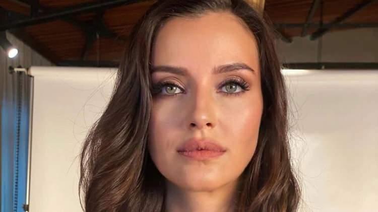 <p><strong>"Sen Anlat Karadeniz" dizisindeki performansıyla adını geniş kitlelere duyuran &uuml;nl&uuml; oyuncu İrem Helvacıoğlu, ge&ccedil;tiğimiz yıllarda işletmeci Ural Kaspar ile nikah masasına oturmuştu.&nbsp;</strong></p>
