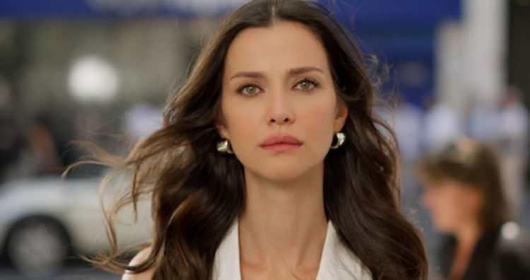 <p><strong>Eski eşinin tutumuna karşı tamamen sırtını d&ouml;nen Helvacıoğlu, son olarak sosyal medya hesabından imalı bir paylaşımda bulundu.&nbsp;</strong></p>
