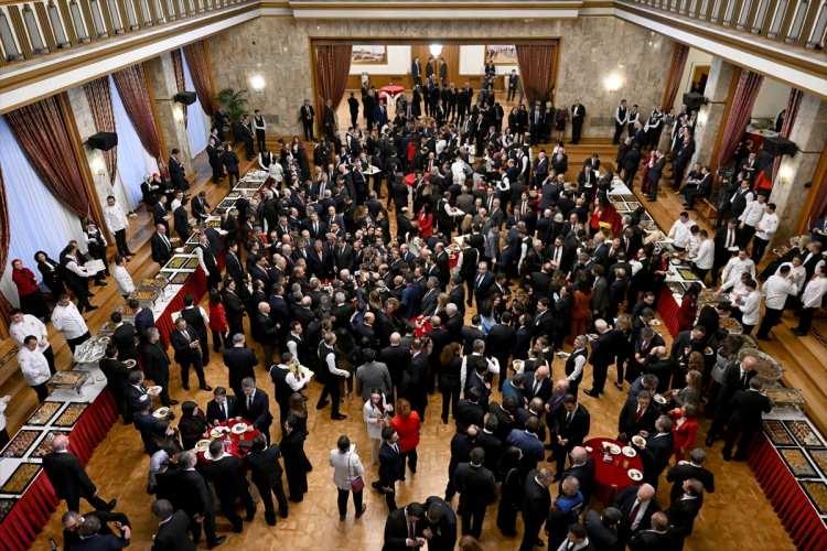 <p>Cumhurbaşkanı Erdoğan, programın ardından Meclis'ten ayrıldı.</p>
