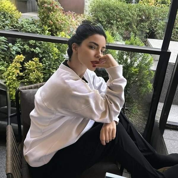 <p><strong>Aynı zamanda aşkı "&ccedil;ok g&uuml;zel ama aynı zamanda zor" şeklinde tanımlayan Boluğur, kalbe dokunan ifadeler kullandı.</strong></p>
