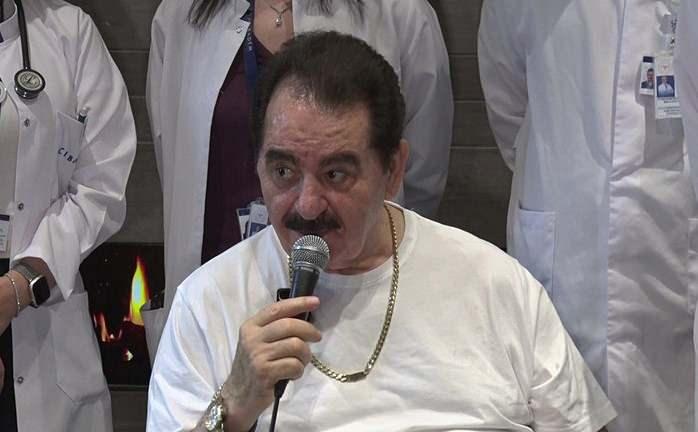 <p>Taburcu olduktan sonra basın mensuplarına a&ccedil;ıklamalarda bulunan Tatlıses, "Mirasımın hepsini devlete bırakacağım. Parayı ben kazandım, babamdan kalmadı. Dağıtırım kime ne? İbrahim Tatlıses deyince b&uuml;t&uuml;n kapılar a&ccedil;ılıyor, onu kullanmasını bilemediler" dedi.</p>
