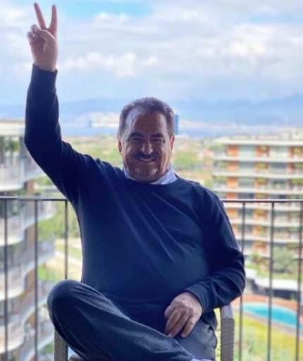 <p><strong>ONLARA SANDALYE BİLE YOK DEMİŞTİ</strong></p>

<p>Tatlıses, daha &ouml;nce katıldığı bir programda iki &ccedil;ocuğuna miras bırakmayacağını a&ccedil;ıklamıştı. &Uuml;nl&uuml; t&uuml;rk&uuml;c&uuml;, <strong>"Dilan'a da, Ahmet'e de bir kuruş bırakırsam Allah beni toprak etsin. Sandalye bile bırakmayacağım. Layık değiller &ccedil;&uuml;nk&uuml;."</strong> demişti.</p>
