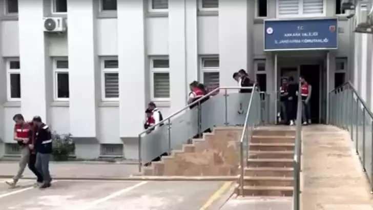 <p>Tutuklananlar arasında şebekenin teknik altyapısını kuran ve y&ouml;neten kilit isim de yer aldı.</p>
