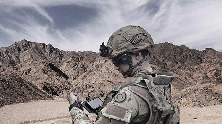 <p>&Uuml;lkedeki 17 yıllık isyan dalgasının hen&uuml;z sona ermekten &ccedil;ok uzak olduğunu belirten g&uuml;venlik kaynakları, "Yeni insansız hava ara&ccedil;ları, yeni eğitim programları ve yeni savunma m&uuml;ttefikleriyle Tinubu h&uuml;k&uuml;meti, daha bağımsız bir yolun barışa giden tek yol olduğuna inanıyor." değerlendirmesinde bulundu.</p>
