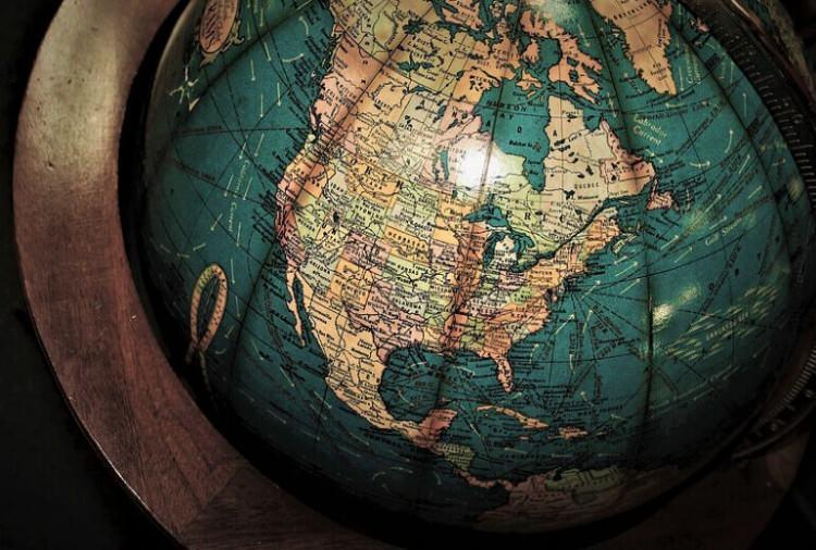 <p><strong>K&uuml;lt&uuml;rel, tarihi, mimari, askeri ve insanlık tarihine dair &ouml;nemli kodların kıtalararası taşıyıcı sistemi olan imparatorluklar, bug&uuml;nk&uuml; d&uuml;nya d&uuml;zeninin temel taşlarını oluşturuyor. D&uuml;nya d&uuml;zenini temelden sarsan ve şekillendiren imparatorlukların g&uuml;c&uuml; ise, d&ouml;nemin ve &ccedil;ağın etkisiyle birbirinden olduk&ccedil;a farklı.</strong></p>
