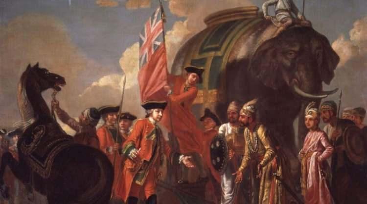 <p><span style="color:#FF0000"><strong>1. BRİTANYA İMPARATORLUĞU</strong></span></p>

<p><strong>Listenin zirvesinde "&Uuml;zerinde G&uuml;neş Batmayan İmparatorluk" s&ouml;zleriyle nam salan Britanya İmparatorluğu yer alıyor. D&uuml;nya topraklarının yaklaşık d&ouml;rtte birine h&uuml;kmeden bu k&ouml;kl&uuml; impatorluk, 35 milyon kilometrekarelik bir coğrafyaya hakim.</strong></p>
