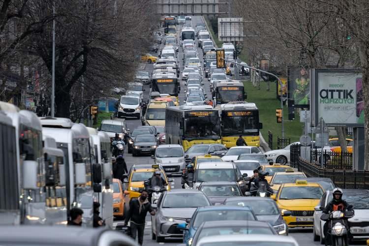 <p><span style="color:#B22222"><strong>FİYAT AVANTAJI: 2 MİLYONLUK ARA&Ccedil; 1,1 MİLYON TL</strong></span></p>

<p>Motor hacmi 1,6 litreyi aşmayan ve y&uuml;zde 80 &Ouml;TV dilimine giren yerli &uuml;retim ara&ccedil;larda indirim oranı ortalama y&uuml;zde 44,4 olarak ger&ccedil;ekleşiyor. Bu hesapla, bayi liste fiyatı 2 milyon TL olan bir ara&ccedil;, muafiyetle yaklaşık 1,1 milyon TL&rsquo;ye mal oluyor.</p>
