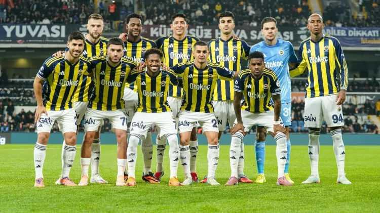 <p>Sezon sonunda kadrosunda &ouml;nemli bir değişim yapmak isteyen Fenerbah&ccedil;e'de tam 17 isimle yolların ayrılacağı ileri s&uuml;r&uuml;ld&uuml;.</p>
