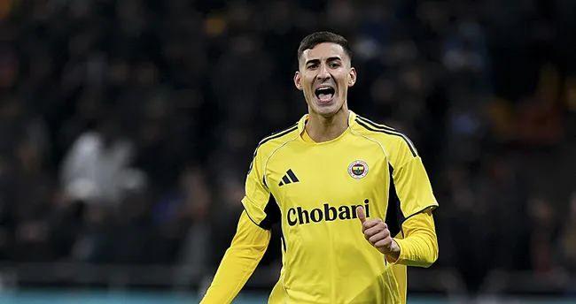 <p>* Mert M&uuml;ld&uuml;r<br />
<br />
** Mert M&uuml;ld&uuml;r'e taraftardan tepki var. Milli futbolcunun D&uuml;nya Kupası sonrası uygun bir bedelle takımdan g&ouml;nderilmesi d&uuml;ş&uuml;n&uuml;l&uuml;yor.</p>
