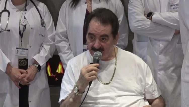 <p>Tatlıses, hastane &ouml;n&uuml;nde&nbsp;vasiyetini devlete bıraktığını a&ccedil;ıklayınca malvarlığı da g&uuml;ndem oldu.</p>
