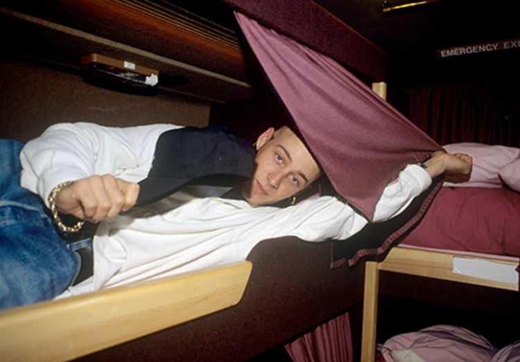 <p><strong>Şimdilerde 55 yaşında olan &ccedil;eşitli platformlarda sık sık hayatından ve &ouml;zellikle de işinden kesitler sunan Hendy, kariyer değişikliğiyle hayranlarını şaşkına &ccedil;eviriyor.</strong></p>
