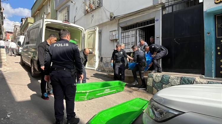 <p>Cenaze, olay yerinde tamamlanan işlemlerin ardından Gaziantep adli tıp kurumu morguna kaldırıldı.</p>

<p>&nbsp;</p>
