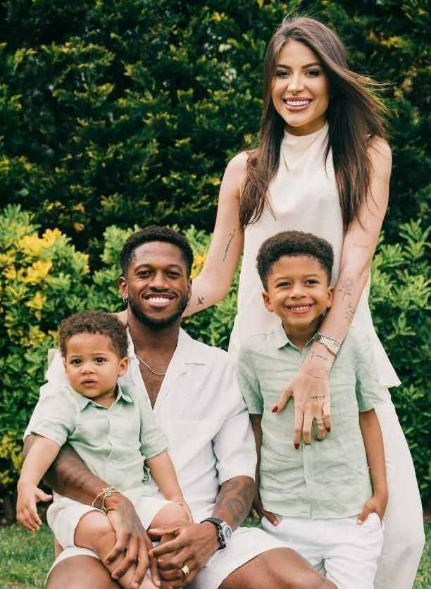 <p><strong>Yalnızca kariyerindeki başarısıyla değil &ouml;zel yaşantısıyla da dikkatleri &uuml;zerine &ccedil;eken yıldız ismin eşi Monique Salum Rodrigues, ge&ccedil;tiğimiz g&uuml;nlerde yurtdışından gelen misafirlerini ağırladı.</strong></p>
