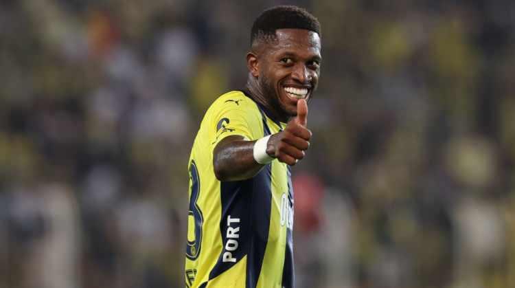 <p><strong>Fenerbah&ccedil;e'de forma giyen Brezilyalı yıldız futbolcu Fred Rodrigues, yeşil sahalardaki başarılı performansıyla g&ouml;z dolduruyor.&nbsp;</strong></p>
