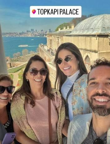 <p><strong>Sık sık ailesine ve yurt dışından gelen misafirlerine İstanbul turu yaptıran Rodrigues, misafirlerine Sultanahmet Camii, Dolmabah&ccedil;e Sarayı, Kapalı&ccedil;arşı ve son olarak Topkapı Sarayı'nı gezdirdi.</strong></p>
