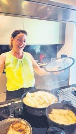 <p><strong>T&uuml;rk mutfağının zengin lezzetlerini de konuklarına sunmayı ihmal etmeyen Rodrigues, akşam yemeğinde ise lezzet ş&ouml;leni yaşattı.</strong></p>
