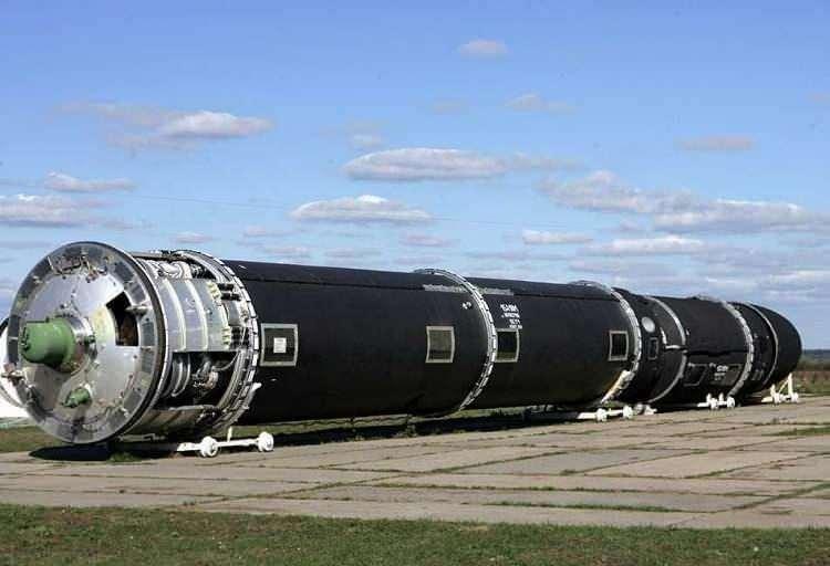 <p><strong><span style="color:#B22222">1)&nbsp; R-36M2 VOEVODA (SS-18 SATAN |&nbsp; ŞEYTAN)&nbsp; </span>&nbsp;|&nbsp; RUSYA</strong></p>
