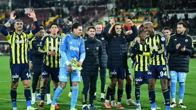 <p>2. Fenerbah&ccedil;e</p>

<p>Şu an puanı: 67</p>

<p>Tahmini sezon sonu puanı: 75</p>

<p>Şampiyonluk ihtimali: Y&uuml;zde 12.1'den 7.1'e d&uuml;şt&uuml;.</p>
