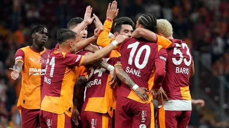 <p>1. Galatasaray</p>

<p>Şu an puanı: 71</p>

<p>Tahmini sezon sonu puanı: 80</p>

<p>Şampiyonluk ihtimali: Y&uuml;zde 85.2'den y&uuml;zde 92.6'ya y&uuml;kseldi.</p>
