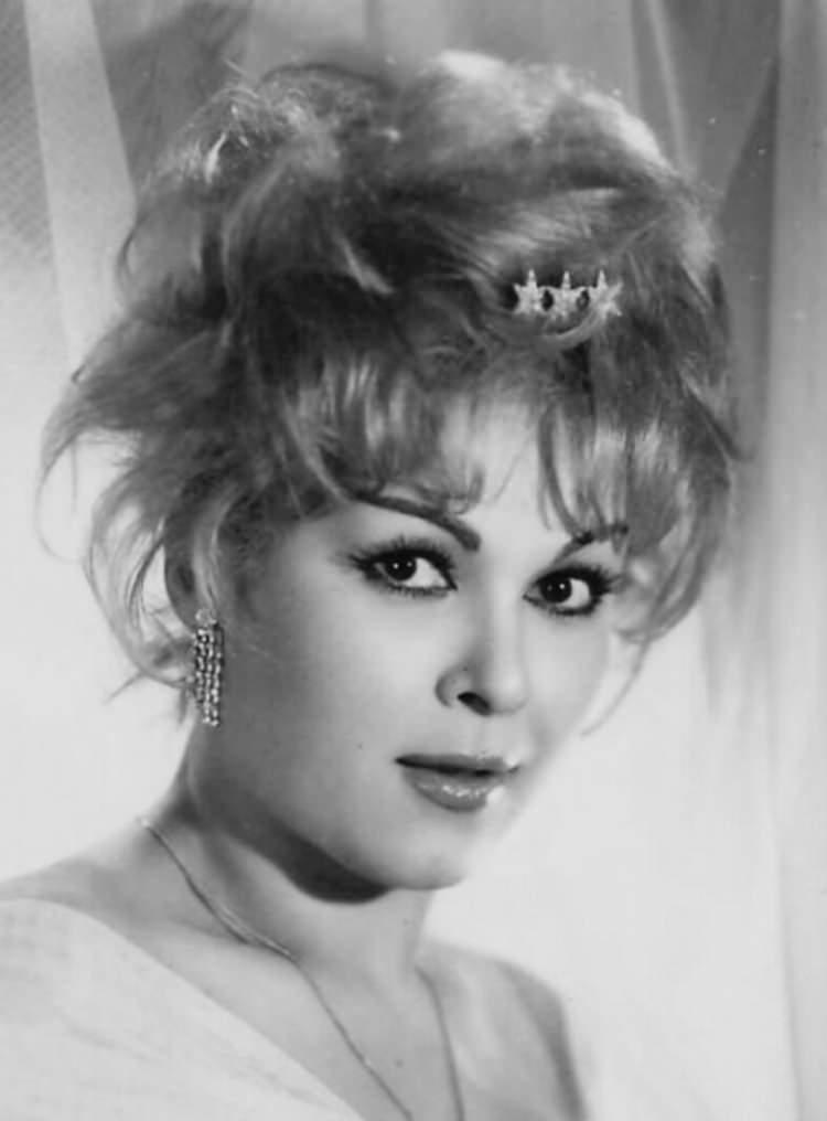 <p><strong>Yeşil&ccedil;am'ın 'k&ouml;t&uuml; kadını' olarak anılan &uuml;nl&uuml; sanat&ccedil;ı, uzun yıllar &ouml;nce ekranlara veda ederek sakin bir yaşam s&uuml;rd&uuml;rme kararı almıştı.</strong></p>
