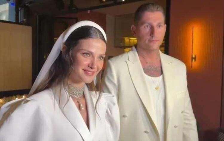 <p><strong>&Uuml;nl&uuml; oyuncu İrem Helvacıoğlu, "olaylı" boşanma s&uuml;reciyle son g&uuml;nlerin en &ccedil;ok konuşulan isimlerinden biri.</strong></p>
