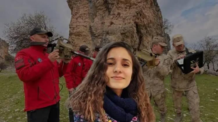 <p>Diyarbakır'da 14 yıllık sırrı aydınlığa kavuşturan JASAT timleri, Tunceli'deki G&uuml;listan Doku soruşturmasında aktif g&ouml;rev &uuml;stlenerek sahaya indi. B&ouml;lgedeki kamera kayıtları, tanık beyanları ve teknik veriler tekrar tekrar analiz edilirken, dosyanın t&uuml;m y&ouml;nleriyle aydınlatılması ve kamu vicdanını tatmin edecek sonuca ulaşılması i&ccedil;in titiz &ccedil;alışma s&uuml;rd&uuml;r&uuml;l&uuml;yor.</p>
