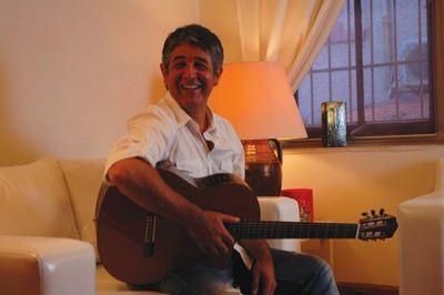 <p><span style="color:#FF0000"><strong>ENGELLİ OLARAK D&Uuml;NYAYA GELDİ</strong></span></p>

<p><strong>1968 yılında Hatice ve Hasan G&ouml;ğebakan &ccedil;iftinin &ccedil;ocukları olarak d&uuml;nyaya gelen G&ouml;ğebakan, annesi hamileyken apandist ameliyatı olduğu i&ccedil;in sağ ayağının aşığı gelişmediğinden engelli olarak d&uuml;nyaya geldi.</strong></p>
