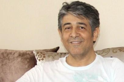 <p><span style="color:#FF0000"><strong>GRİP SANDI AMANSIZ HASTALIĞA YAKALANDIĞINI &Ouml;ĞRENDİ</strong></span></p>

<p><strong>Bu alb&uuml;mle Kral TV Video M&uuml;zik &Ouml;d&uuml;lleri&rsquo;nde "En İyi &Ccedil;ıkış Yapan Erkek Sanat&ccedil;ı" &ouml;d&uuml;l&uuml;n&uuml; kazanan ve ardı ardına unutulmaz şarkılara imza atan G&ouml;ğebakan, 2009 yılında kendisini grip sanarak gittiği hastanede l&ouml;semi (kan kanseri) teşhisi aldı.</strong></p>
