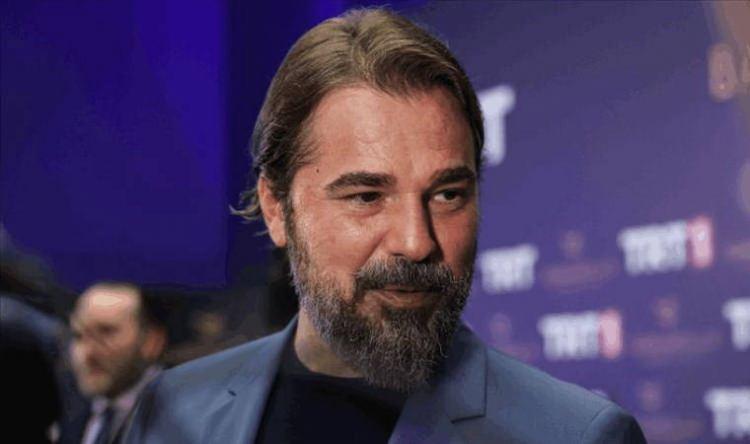 <p><span style="color:#FF0000"><strong>"SERVETİM HAKKINDA Hİ&Ccedil;BİR FİKRİM YOK"</strong></span></p>

<p><strong>&Uuml;nl&uuml; oyuncu, "Maddi konularla &ccedil;ok ilgilenmem. Evlenmeden &ouml;nce paramı ablam y&ouml;netiyordu, şimdi de eşim ilgileniyor. İnanın servetim hakkında hi&ccedil;bir fikrim yok." şeklinde konuştu.</strong></p>
