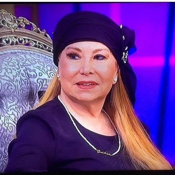 <p>Yaptırdığı estetik sonrası hayranlarının ilgisini &ccedil;eken Akt&uuml;rk,&nbsp;ameliyatı sonrası uzunca bir s&uuml;re ekranlarda veya sosyal medyada g&ouml;r&uuml;nmemeye &ouml;zen g&ouml;sterdi.&nbsp;</p>
